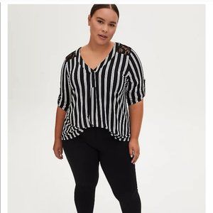 Torrid Harper Black & White Knit Lace Yoke Size 2